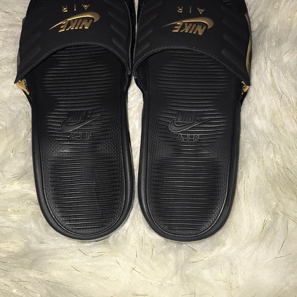 Nike Air black and gold Camden slides - Picture 4 of 5
